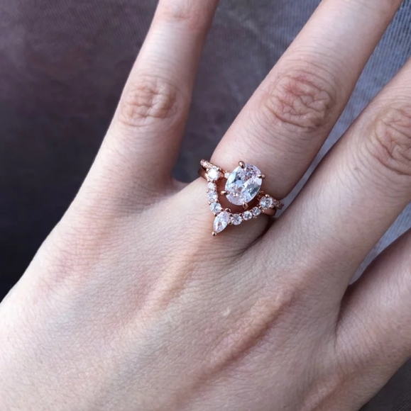 Vintage Oval and Crown 18K Rose Gold Ring Set - Picture 9 of 10